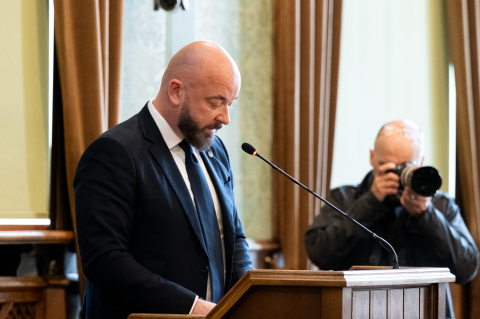 Prezydent Wrocławia Jacek Sutryk otrzymał wotum zaufania oraz absolutorium. Jak głosowali radni? [ZDJĘCIA] - 0