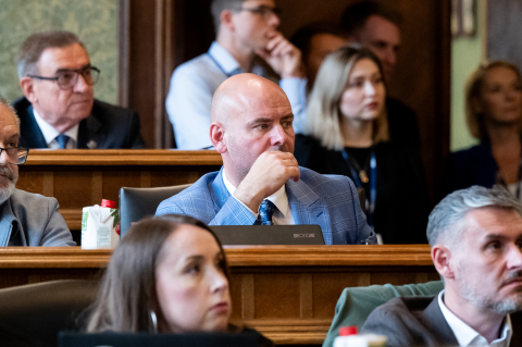 Prezydent Wrocławia Jacek Sutryk otrzymał wotum zaufania oraz absolutorium. Jak głosowali radni? [ZDJĘCIA] - 6