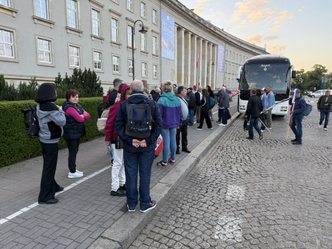 "Trzeba przeciwstawić się temu wszystkiemu". Zwolennicy Karola Nawrockiego wyjeżdżąją do Warszawy na Marsz za Polską - 2