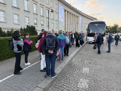 "Trzeba przeciwstawić się temu wszystkiemu". Zwolennicy Karola Nawrockiego wyjeżdżąją do Warszawy na Marsz za Polską