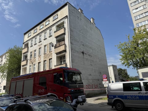 "Babciu przyjedź, bo chcą nas zabrać". Sąd wydał nakaz odebrania dzieci. Rodzice zabarykadowali się w mieszkaniu - 2