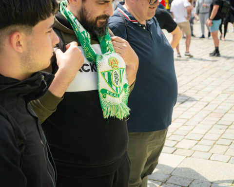 Strefa kibica na Rynku otwarta! Lewandowski i Żewłakow zapraszają na finał Ligi Konferencji - 14