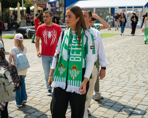 Strefa kibica na Rynku otwarta! Lewandowski i Żewłakow zapraszają na finał Ligi Konferencji - 7