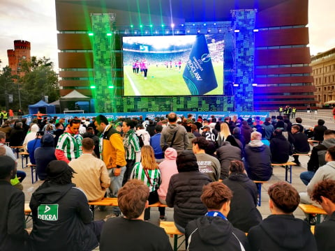Chelsea wygrywa z Realem Betis! Zobaczcie zdjęcia spod stadionu i ze strefy kibica [GALERIA] - 8