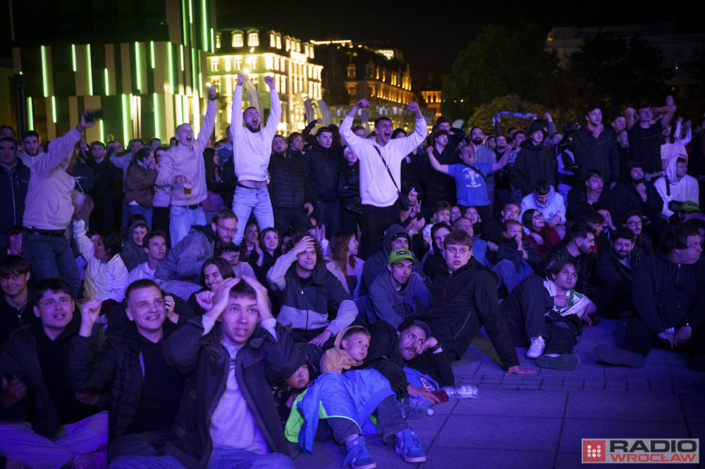 "Świetne widowisko, fantastyczny mecz". Jakie były reakcje kibiców po finale Ligi Konferencji? - Kibice Chelsea cieszyli się z wygranej londyńskiego klubu. Fot: Radio Wrocław