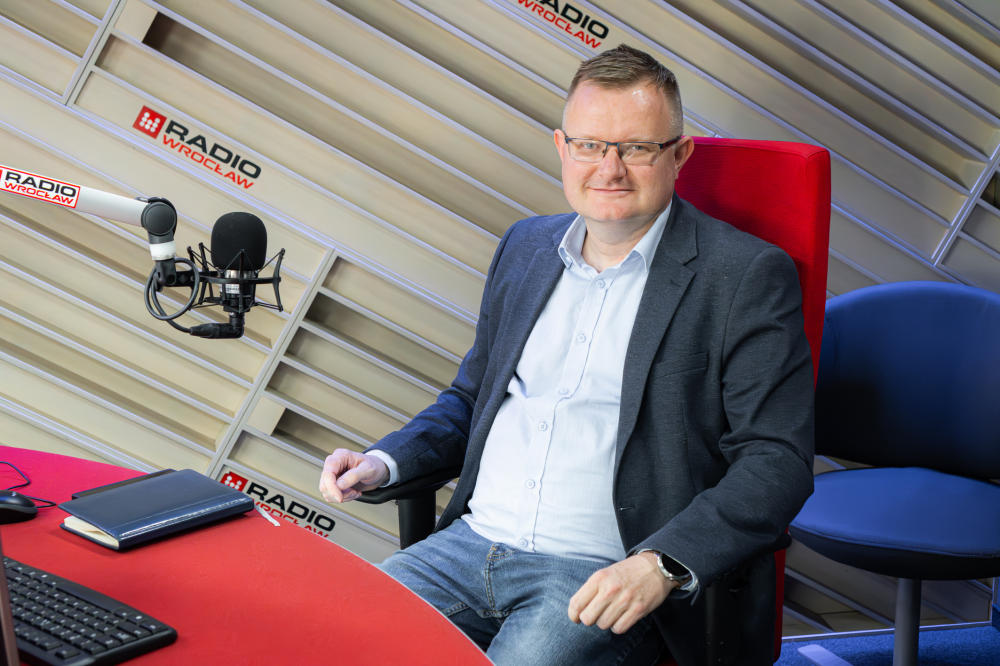 Reakcja24: Funkcjonowanie Kolei Dolnośląskich i wakacyjna zmiana rozkładu jazdy - Wojciech Zdanowski, wiceprezes Kolei Dolnośląskich w studiu Radia Wrocław. Fot: Krzysztof Milewski/ Radio Wrocław