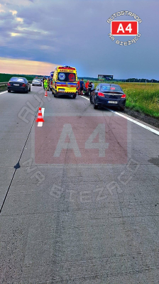 Wypadek na autostradzie A4. Dwie osoby ranne, duże utrudnienia w okolicy Wrocławia [ZDJĘCIA] - 2