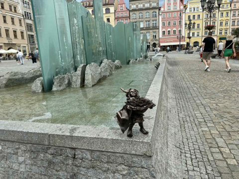 Nowy wrocławski krasnal oficjalnie zaprezentowany. Gdzie trafi „Frekwencja”? [ZDJĘCIA] - 2