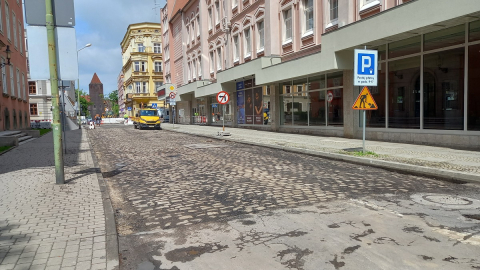 Legnica: Przedwojenny bruk odkryto pod warstwą asfaltu. Czy stara nawierzchnia zostanie przywrócona? - 0