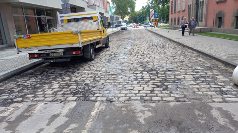 Legnica: Przedwojenny bruk odkryto pod warstwą asfaltu. Czy stara nawierzchnia zostanie przywrócona? - 1