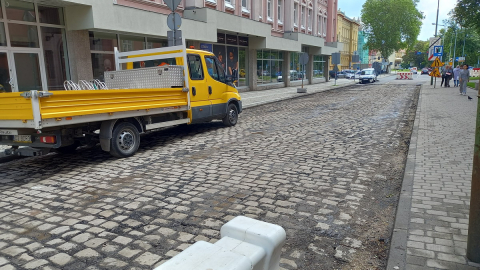Legnica: Przedwojenny bruk odkryto pod warstwą asfaltu. Czy stara nawierzchnia zostanie przywrócona? - 2