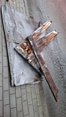 Tragedia w centrum Kłodzka. Nie żyje kobieta, która wpadła do głębokiej studni - 1