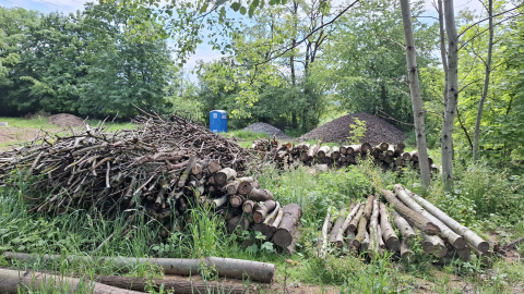Tłuczeń spod torów remontowanej linii kolejowej powodem sąsiedzkiego konfliktu? "Zaczęło kręcić mi się w głowie" - 1