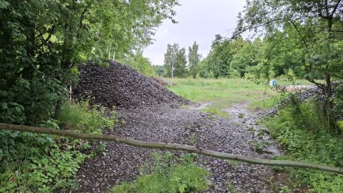 Tłuczeń spod torów remontowanej linii kolejowej powodem sąsiedzkiego konfliktu? "Zaczęło kręcić mi się w głowie" - 3