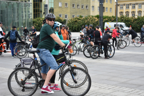 Rowerzyści opanowali Wrocław. Wielki peleton przejechał ulicami miasta - 6