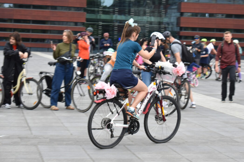 Rowerzyści opanowali Wrocław. Wielki peleton przejechał ulicami miasta - 0