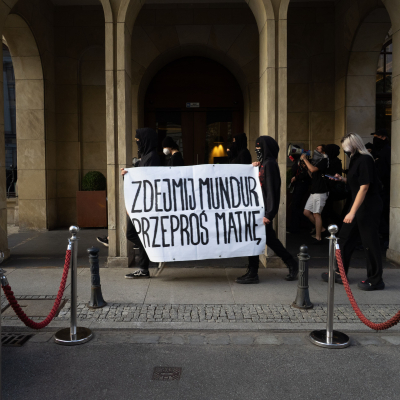 "Policja atakuje, Wrocław protestuje". Echa interwencji mundurowych przy eksmisji emerytki. Mamy odpowiedź służb - 4