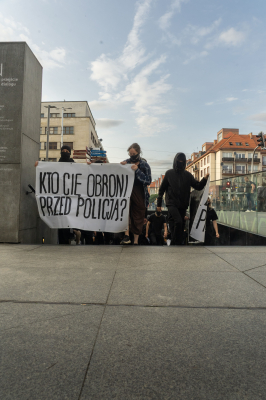 "Policja atakuje, Wrocław protestuje". Echa interwencji mundurowych przy eksmisji emerytki. Mamy odpowiedź służb - 5