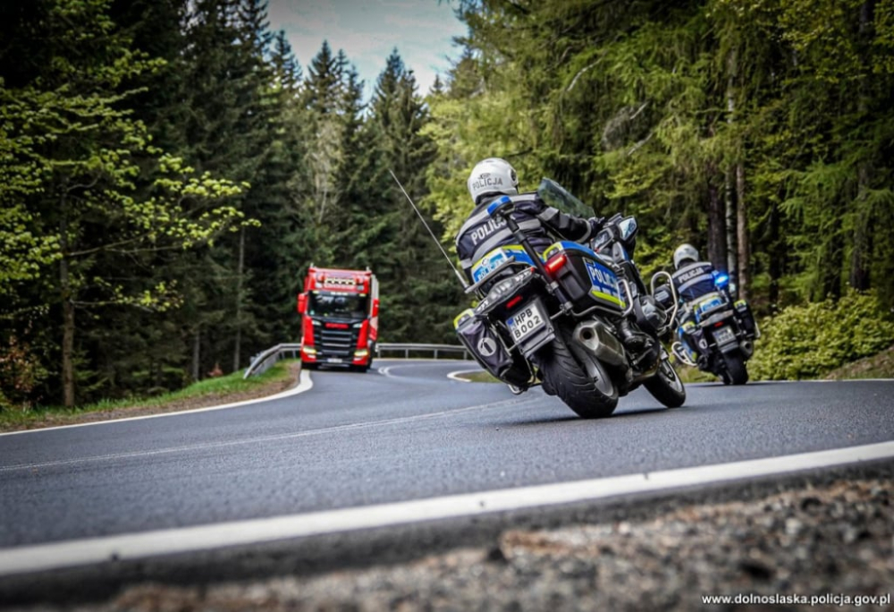 Jak bezpiecznie podróżować motocyklem? Dolnośląski Ośrodek Ruchu Drogowego zaprasza na warsztaty - Wałbrzych zachęca do wzięcia udziału w ważnych warsztatach. Fot: Dolnośląska Policja (zdj. ilustracyjne)