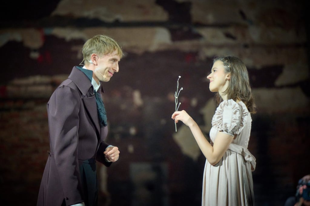 Gotycka powieść osadzona we współczesności. Nowa premiera w legnickim Teatrze Modrzejewskiej – "Katarzyna, czyli o szkodach, jakie przynosi lektura powieści" to nowa premiera legnickiego Teatru Modrzejewskiej. Fot. Karol Budrewicz