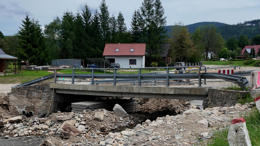 Trwa odbudowa infrastruktury drogowej w gminie Stronie Śląskie. "Most w Bielicach jest już gotowy do odbioru" – W gminie Stronie Śląskie trwa odbudowa po powodzi. Fot: Jarosław Wrona / Radio Wrocław