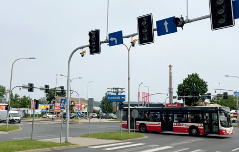 Żółte kamery bezwzględne dla kierowców we Wrocławiu! Na tych skrzyżowaniach i odcinkach na Dolnym Śląsku sypie się najwięcej mandatów - 12