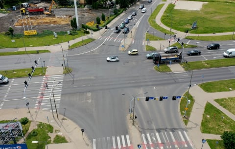 Żółte kamery bezwzględne dla kierowców we Wrocławiu! Na tych skrzyżowaniach i odcinkach na Dolnym Śląsku sypie się najwięcej mandatów - 14
