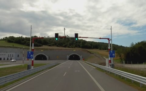 Żółte kamery bezwzględne dla kierowców we Wrocławiu! Na tych skrzyżowaniach i odcinkach na Dolnym Śląsku sypie się najwięcej mandatów - 4