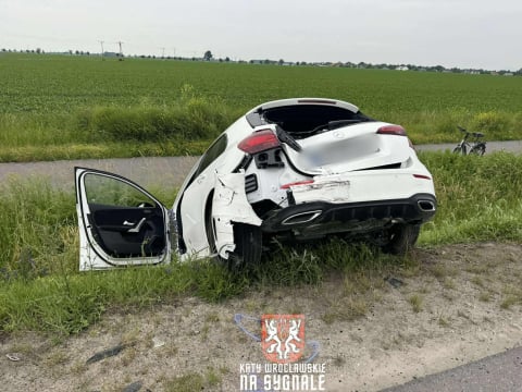 Trzy samochody w rowie, kilku rannych. Karambol na Wschodniej Obwodnicy Wrocławia [ZDJĘCIA] - 6