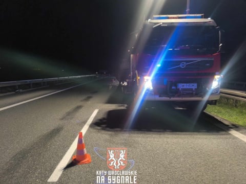 Poważna kolizja na trasie S8 w kierunku Wrocławia. Bus wbił się w samochód dostawczy [ZDJĘCIA] - 8