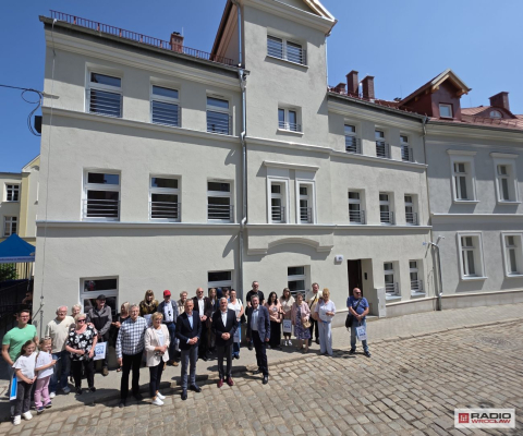 Wcześniej w tym budynku można było nakręcić horror. Wałbrzych oddaje 13 mieszkań komunalnych przy ul. Młynarskiej - 10