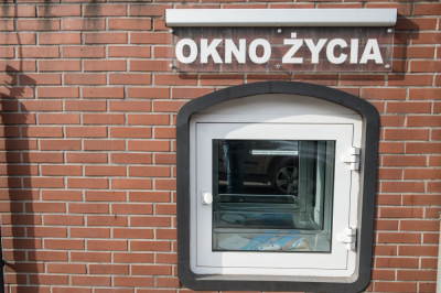 Noworodek we wrocławskim oknie życia. "Dziewczynka płakała, wyglądała jednak na zadbaną"