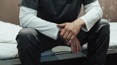 Zaatakował rodzic&oacute;w maczetą, ale nie stanie przed sądem. 22-latek trafi do zakładu psychiatrycznego