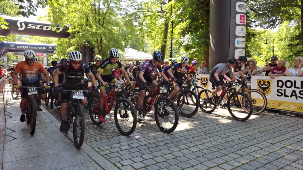 Rowerowe szaleństo w Polanicy-Zdroju. Kilkuset zawodników wyjechało na trasy Bike Maratonu - Bike Maraton w Polanicy-Zdroju. Fot: Jarosław Wrona/ Radio Wrocław