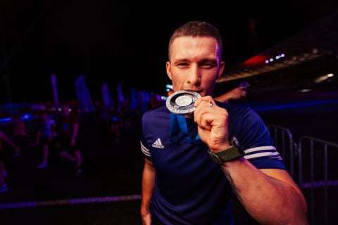 Rekordowa liczba biegaczy uczestniczyła w 11. PKO Nocnym Wrocław Półmaratonie. Nie wszyscy dobiegli do mety! [ZDJĘCIA] - 30
