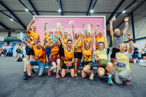 Rekordowa liczba biegaczy uczestniczyła w 11. PKO Nocnym Wrocław Półmaratonie. Nie wszyscy dobiegli do mety! [ZDJĘCIA] - 41