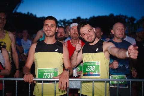 Rekordowa liczba biegaczy uczestniczyła w 11. PKO Nocnym Wrocław Półmaratonie. Nie wszyscy dobiegli do mety! [ZDJĘCIA] - 3