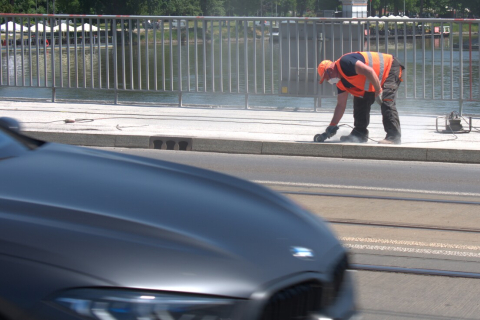 Mosty Uniwersyteckie we Wrocławiu przechodzą remont. Opinie mieszkańców są jednoznaczne: " Na pewno jest lepiej" - 1