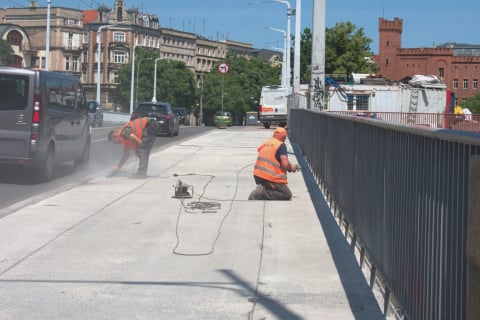 Mosty Uniwersyteckie we Wrocławiu przechodzą remont. Opinie mieszkańców są jednoznaczne: " Na pewno jest lepiej" - 3
