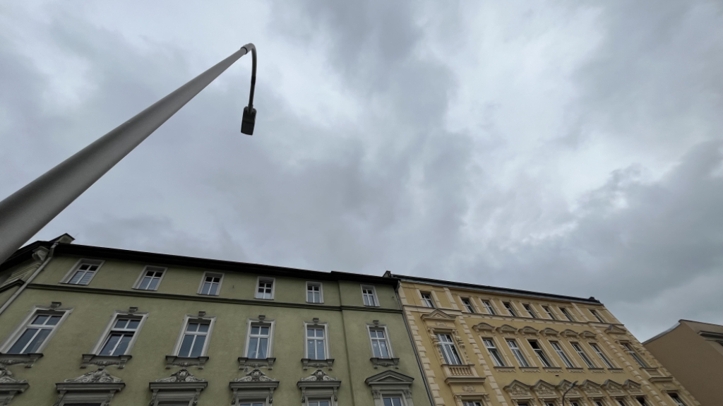 Jelenia Góra pożyczy 35 milionów złotych na wymianę latarni. To środki z Krajowego Planu Odbudowy - Miasto Jelenia Góra wymieni 3500 punktów świetlnych. Fot: Maciej Ryłkiewicz/ Radio Wrocław
