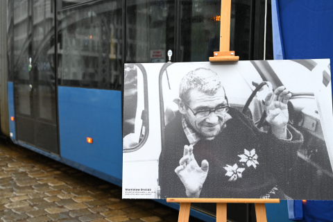 Tramwaj im. Stanisława Dróżdża wyjechał na ulice. Każdy mieszkaniec Wrocławia zna prace artysty [ZDJĘCIA] - 0