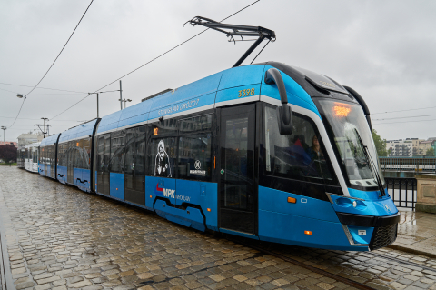 Tramwaj im. Stanisława Dróżdża wyjechał na ulice. Każdy mieszkaniec Wrocławia zna prace artysty [ZDJĘCIA] - 4