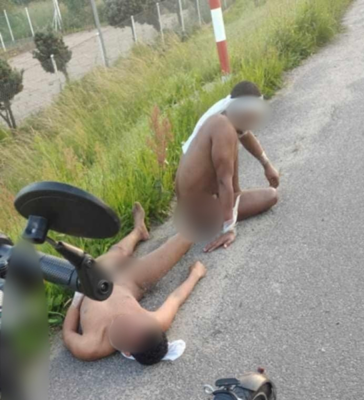 Nadzy Etiopczycy biegali po ulicach Lubina. Mieli na rękach i szyi ślady taśmy klejącej. Byli więzieni? - Dwóch mężczyzny biegło ulicami Lubina. Zostali przebadani, trafili pod opiekę straży granicznej. Fot: RW