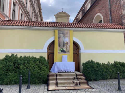 Święto Bożego Ciała we Wrocławiu. Wierni przyjechali nie tylko z całej Polski. "Moja bratanica, przyleciała ze Stanów" - 1