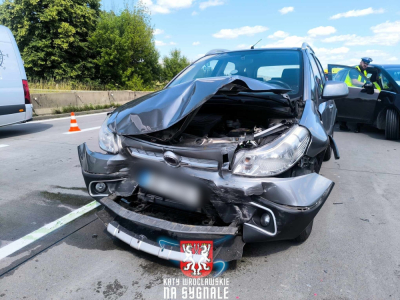 Zderzenie czterech osob&oacute;wek na autostradzie A4. Jedna osoba jest ranna