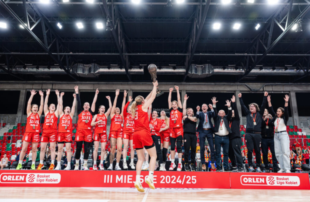 Pierwszy polski transfer Ślęzy Wrocław - Brązowe medalistki poprzedniego sezonu Basket Ligi Kobiet budują zespół na nowe rozgrywki. Fot. slezawroclaw.pl