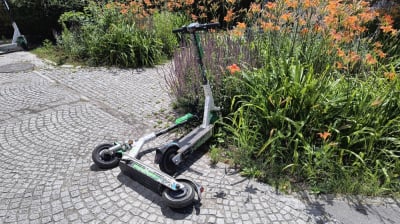 Słoneczna pogoda sprzyja przejazdom na hulajnogach. Policja apeluje: &bdquo;Dbajmy o bezpieczeństwo"