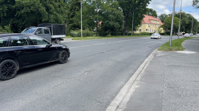 Wolności postrachem kierowc&oacute;w. Najdłuższa ulica w Jeleniej G&oacute;rze zn&oacute;w do remontu