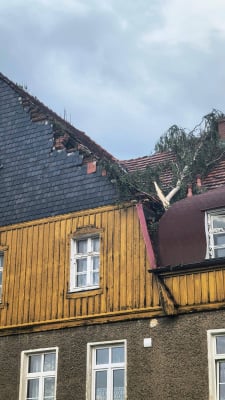 Ulewne deszcze i gwałtowne burze nad Dolnym Śląskiem. Kilkaset strażackich interwencji - 16