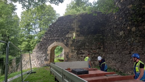 Wieża obronno-mieszkalna na Zamku Grodziec odzyskuje dawny blask. To początek dużych remontów - 5